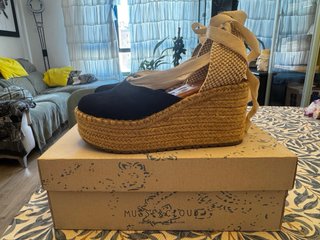 Sandalias cuña Musse&Cloud azul y beige