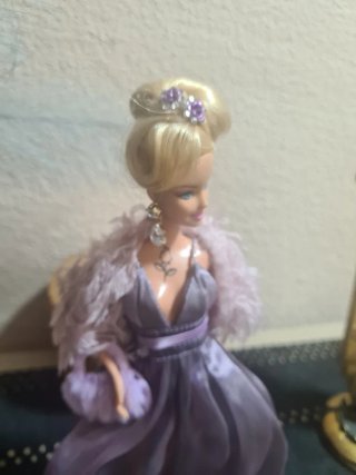 Barbie Vestido Morado Elegante