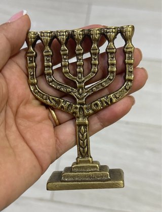 Candelabro 7 brazos con la palbra shalom