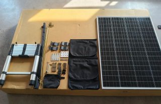 Tienda de techo con panel solar