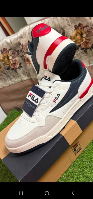 Zapatillas Fila Talla 45 Rojas y Blancas