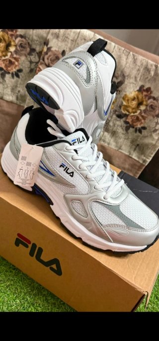 Zapatillas Fila Talla 41 Plata y Blanco