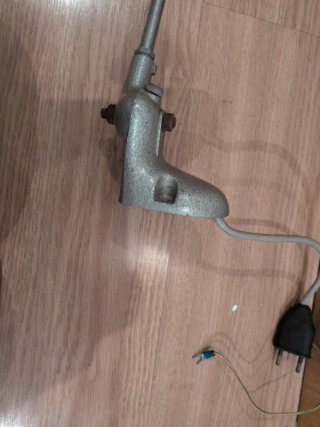 Lámpara industrial metal Pfaff alemana.