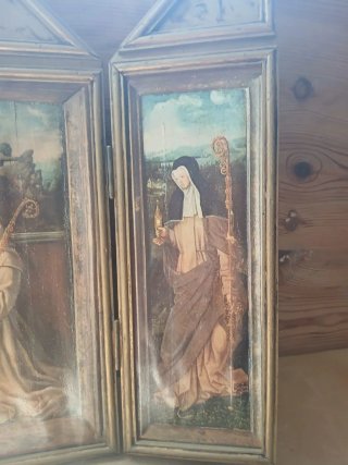 Tríptico religioso antiguo