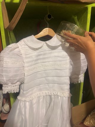 Vestido de comunión blanco tiene corona y todo