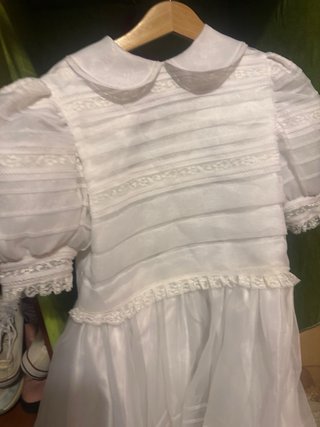 Vestido de comunión blanco tiene corona y todo