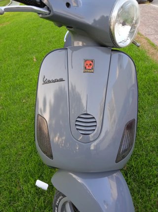 Vespa Gris Scooter