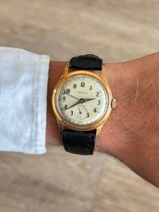 Reloj Jewelia Vintage – Pointer Date – Años 1950