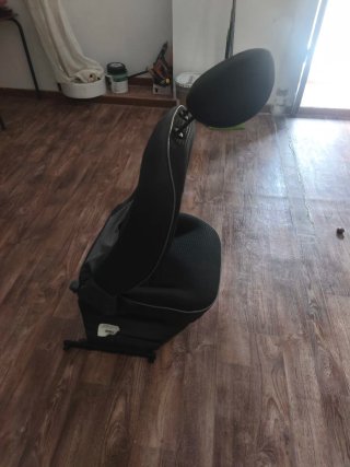 Asiento de coche con reposacabezas