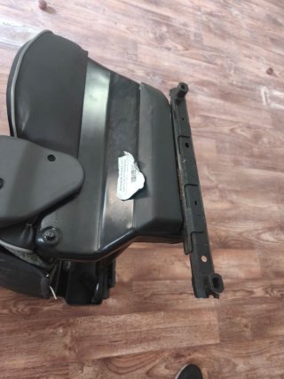 Asiento de coche con reposacabezas