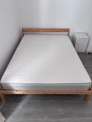 Colchón y somier de madera