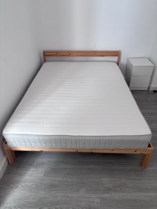 Colchón y somier de madera