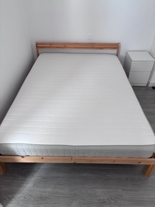 Colchón y somier de madera