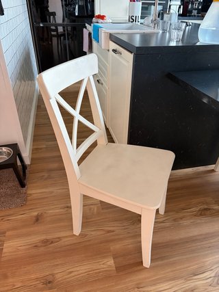 Dos (2) Sillas ROSENTORP IKEA blanca madera