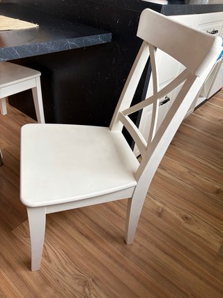 Dos (2) Sillas ROSENTORP IKEA blanca madera