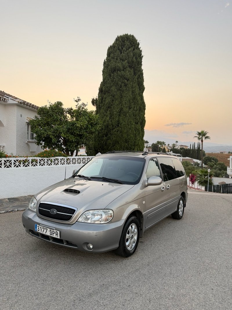 KIA  CARNIVAL 2005 - foto 1