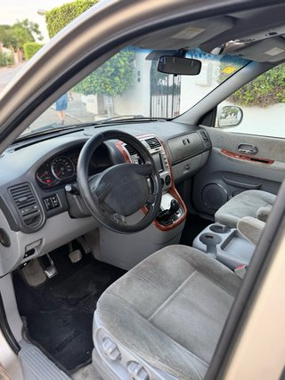 KIA  CARNIVAL 2005