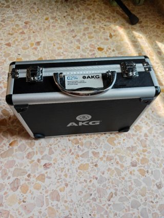 AKG C214 Micrófono + Maletín + Accesorios