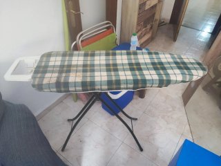 Tabla de planchar con soporte