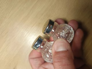 Salero y pimentero de cristal antiguos