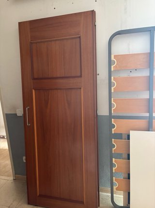 Tres puertas de madera