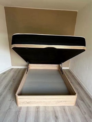Cama canapé con colchón beige