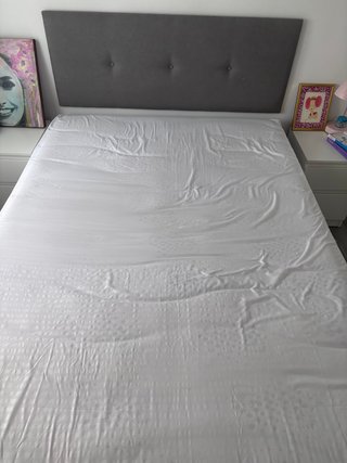Cama con somier de tela y metal