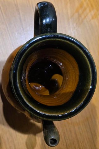 Anfora ceramica nera e marrone
