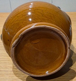 Anfora ceramica nera e marrone