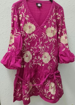 Vestido rosa bordado talla L