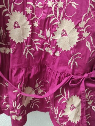 Vestido rosa bordado talla L