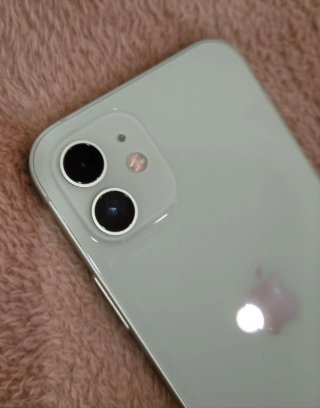 iPhone 12 con accesorios