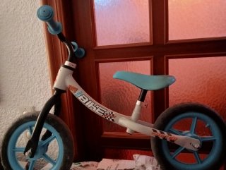 Bicicleta de equilibrio sin pedales