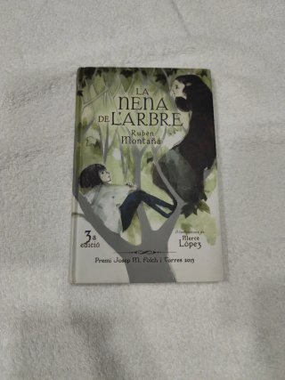 Libro La nena de l'arbre