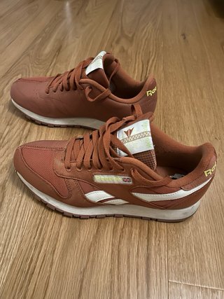 Reebok Classic Talla 40.5. Color Salmon