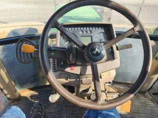 Tractor John Deere 6810