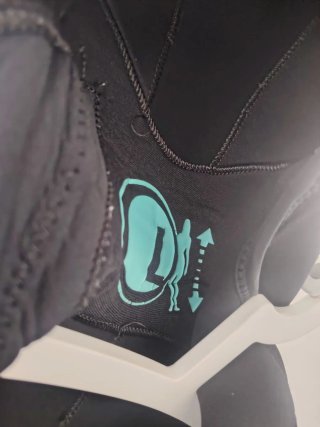 Traje de neopreno con capucha