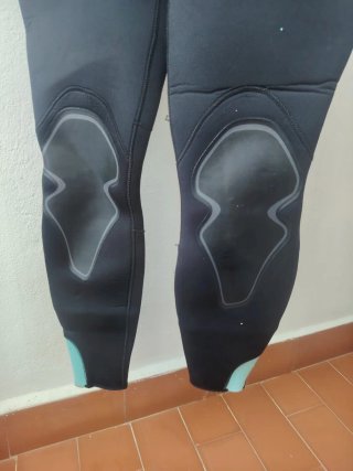 Traje de neopreno con capucha
