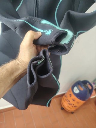 Traje de neopreno con capucha