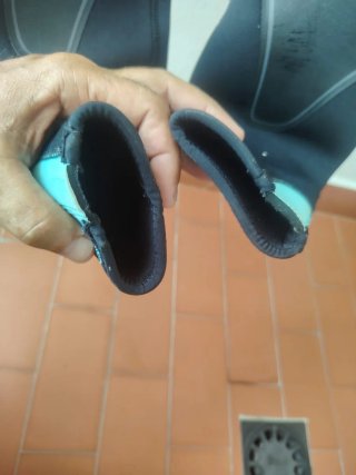 Traje de neopreno con capucha