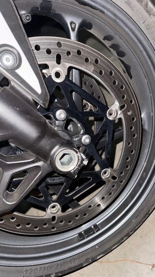 Triumph Street Triple 765 R 2025