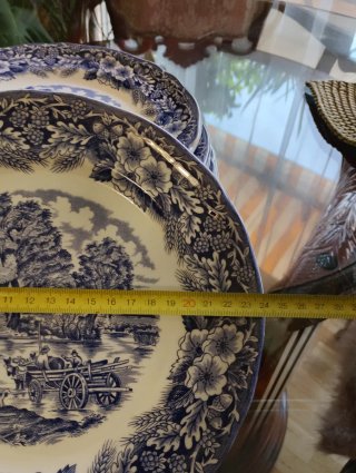 Platos de cerámica azul y blanco italianos