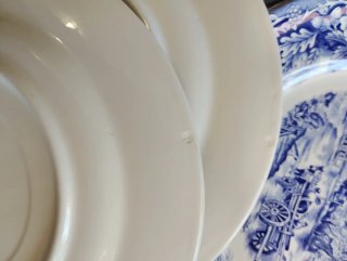 Platos de cerámica azul y blanco italianos