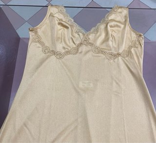 Camisón corto de satén y encaje