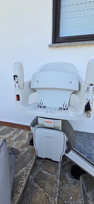 Silla salvaescaleras exterior LEVITA