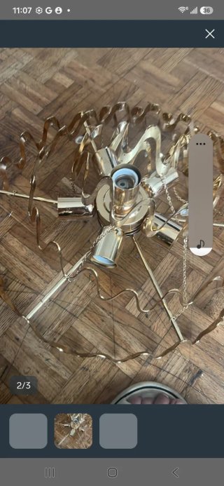 Lámpara de techo dorada