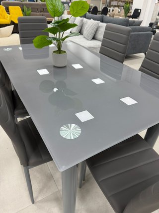 Mesa cristal y 6 sillas polipiel