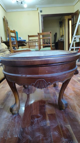 Mesa de centro ovalada de mármol y madera