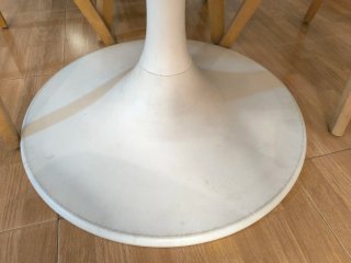 Mesa redonda IKEA DOCKSTA cristal y tapete