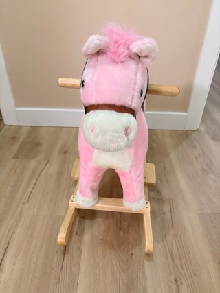 Caballo balancín rosa peluche